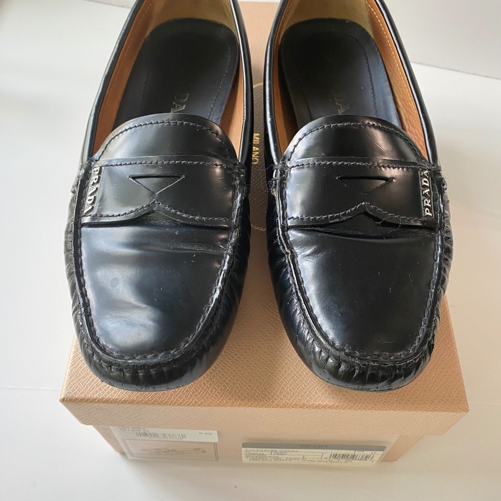 Prada Black Leather driving moccasin Size 37